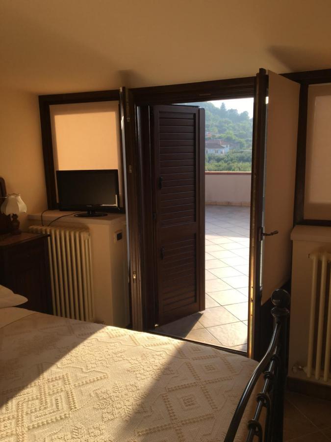 La Ginestra Hotel Castel San Lorenzo Exterior photo