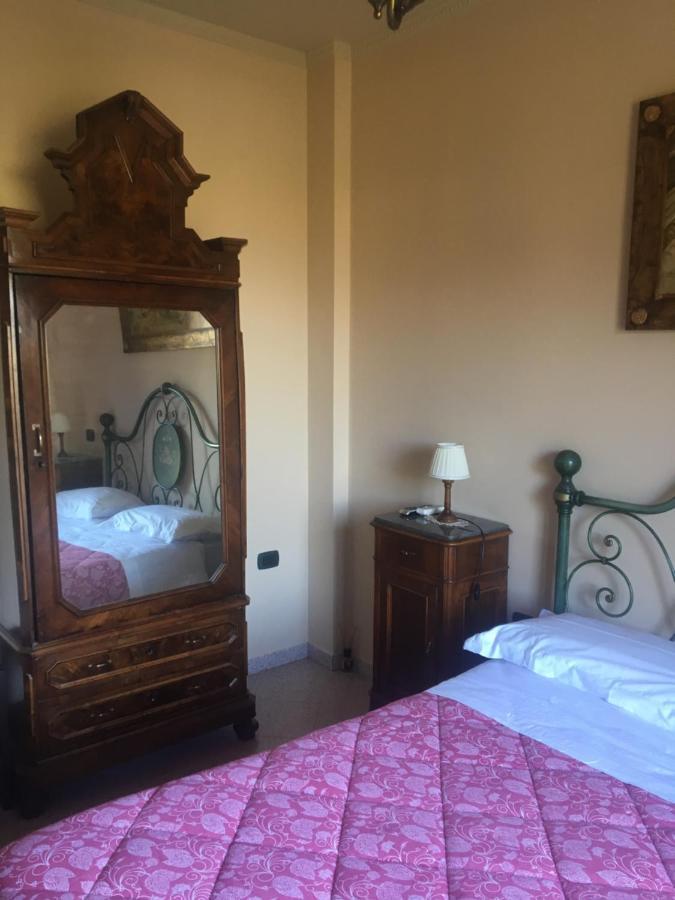 La Ginestra Hotel Castel San Lorenzo Exterior photo