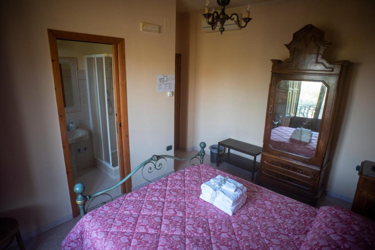 La Ginestra Hotel Castel San Lorenzo Exterior photo