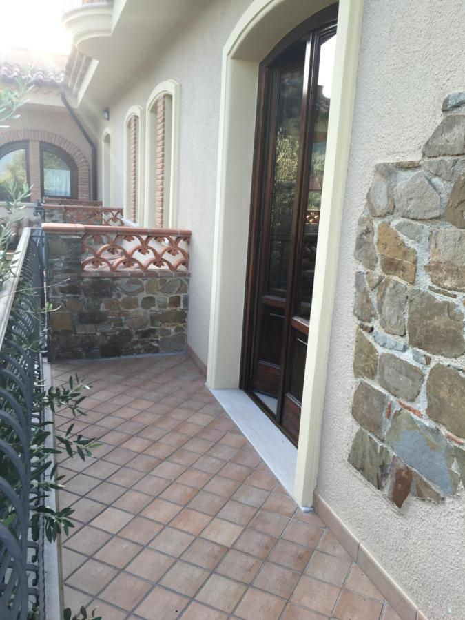 La Ginestra Hotel Castel San Lorenzo Exterior photo