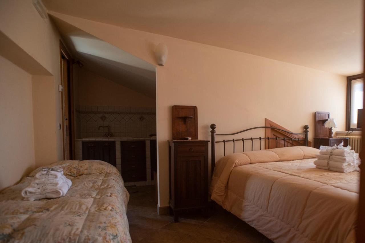 La Ginestra Hotel Castel San Lorenzo Exterior photo