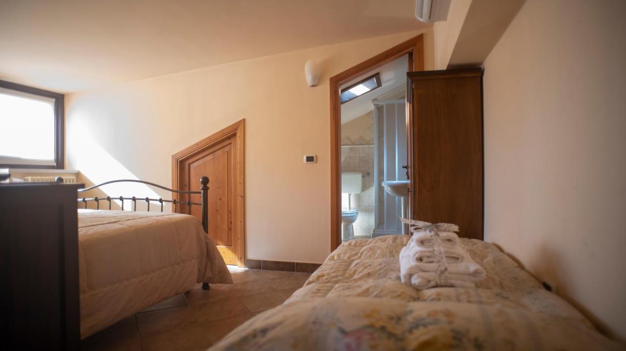 La Ginestra Hotel Castel San Lorenzo Exterior photo