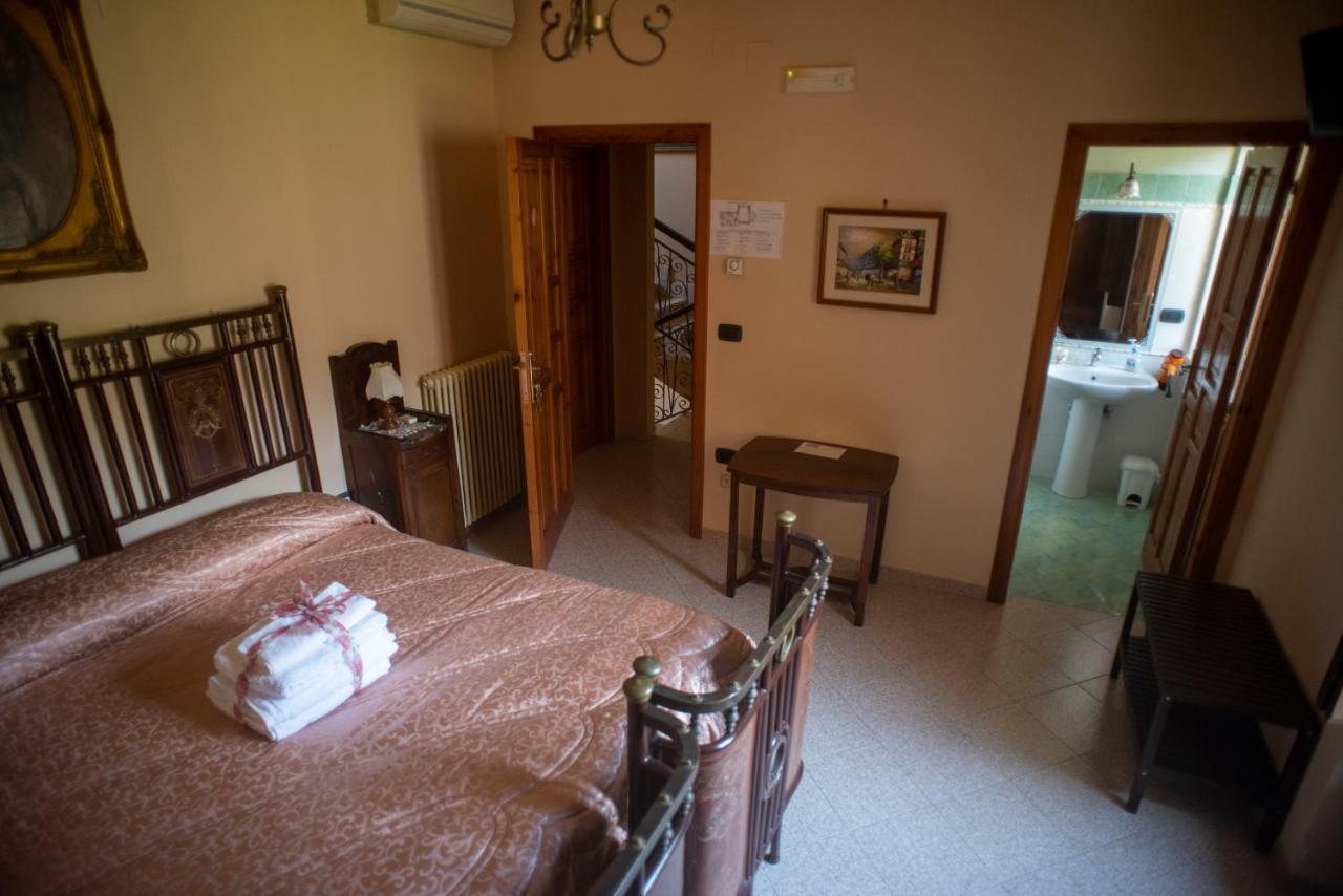 La Ginestra Hotel Castel San Lorenzo Exterior photo