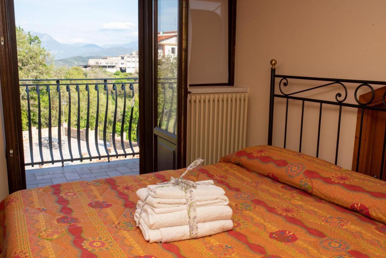 La Ginestra Hotel Castel San Lorenzo Exterior photo